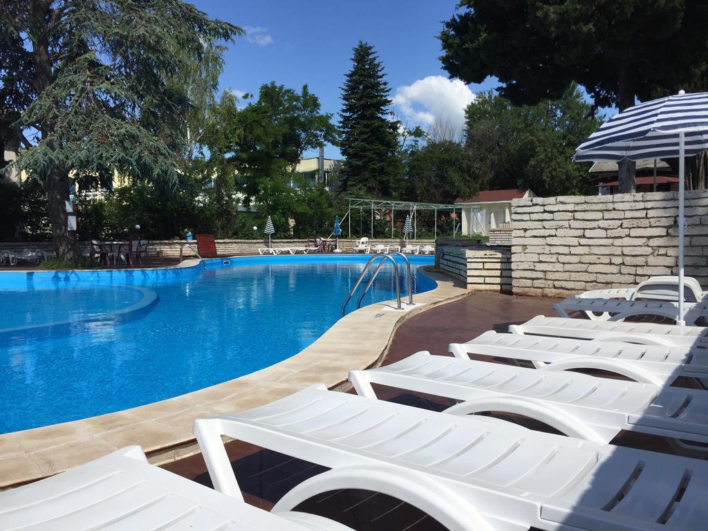 Bisser Hotel - Free Parking - Free Pool Access Balčik Exteriér fotografie