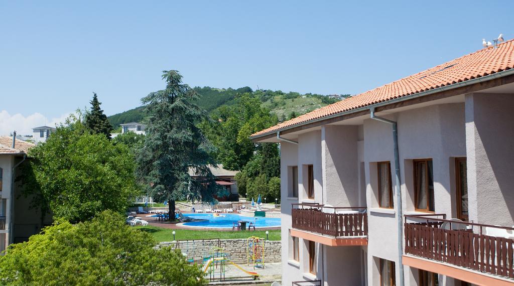 Bisser Hotel - Free Parking - Free Pool Access Balčik Exteriér fotografie