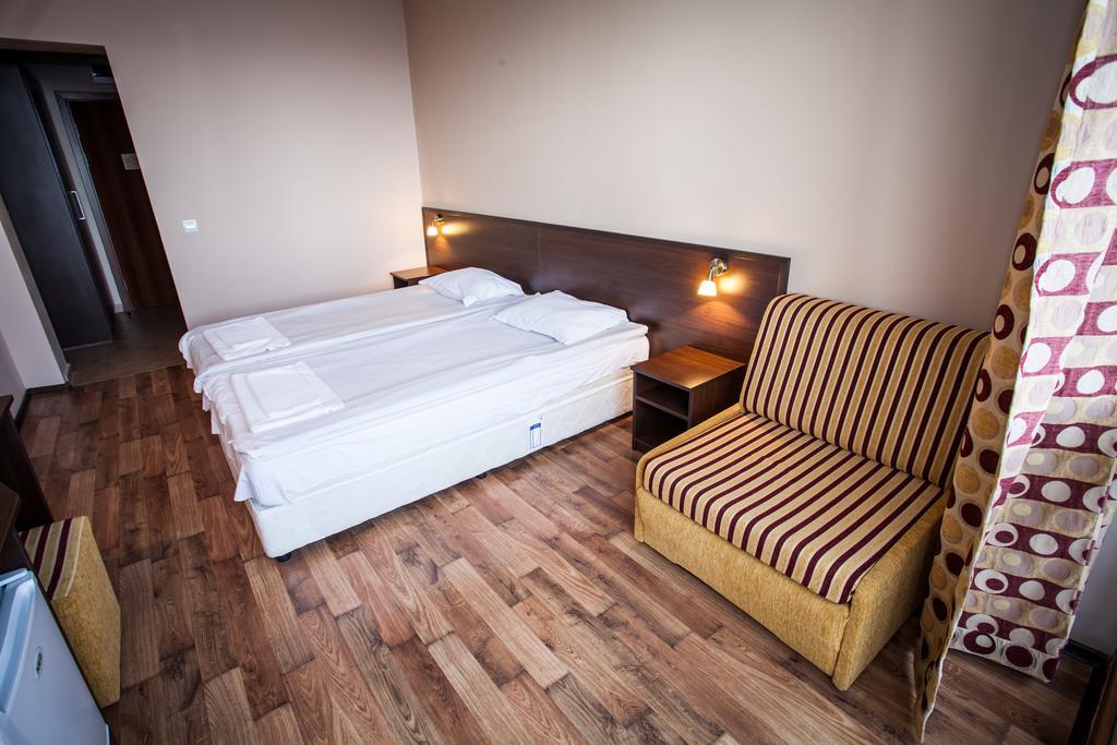 Bisser Hotel - Free Parking - Free Pool Access Balčik Pokoj fotografie
