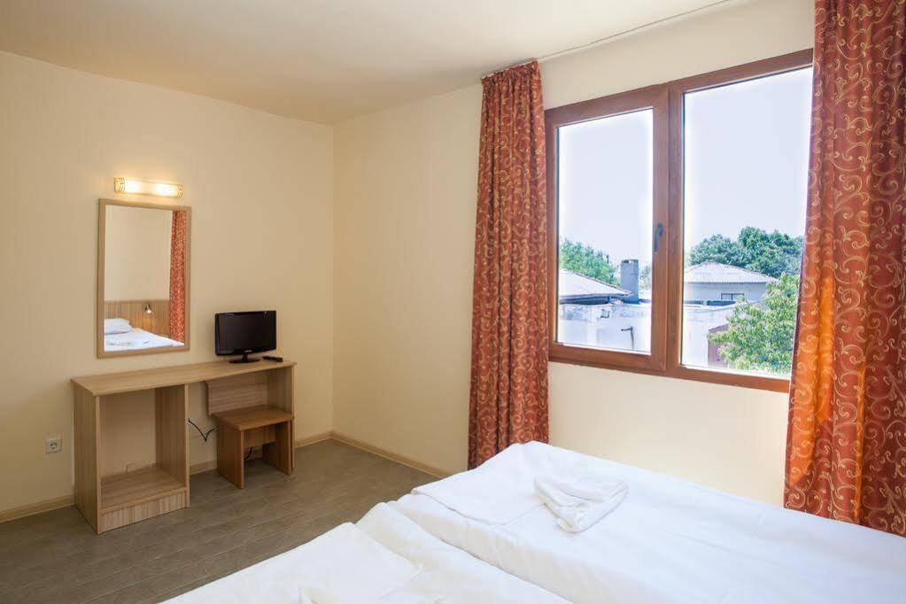 Bisser Hotel - Free Parking - Free Pool Access Balčik Exteriér fotografie