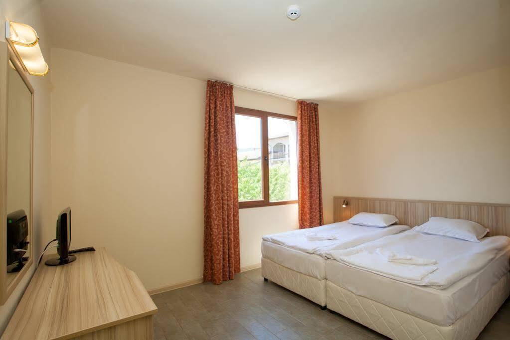 Bisser Hotel - Free Parking - Free Pool Access Balčik Exteriér fotografie